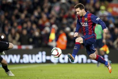Messi aprofita un rebuig d'Oblak per fer el gol del Barça.