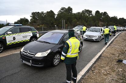 Control de la Guardia Civil en la AP-6, a la altura de la localidad madrileña de Guadarrama, el 19 de marzo.