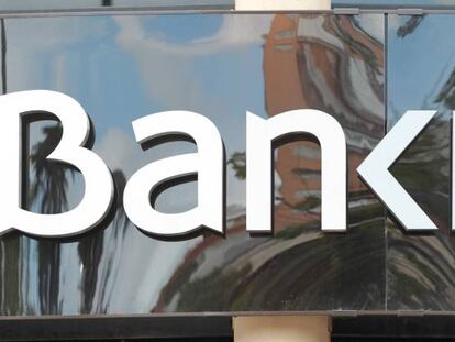 Logotipo de Bankia en una oficina