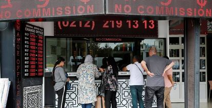 Casa de cambio de monedas en Estambul (Turquía).