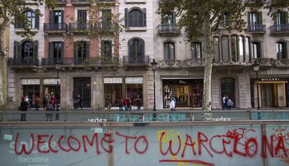 Pintada en el paseo de Gràcia de Barcelona durante la jornada de huelga.