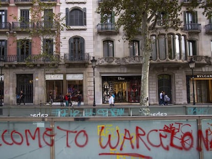 Pintada en el paseo de Gràcia de Barcelona durante la jornada de huelga.