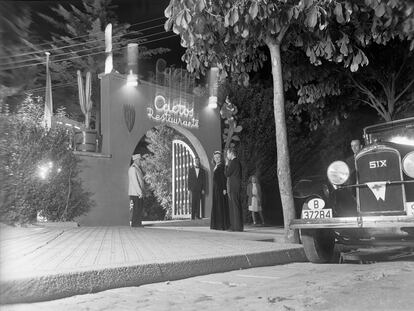 Entrada al restaurante Cactos, en la avenida de Pearson de Barcelona, en los años 50.