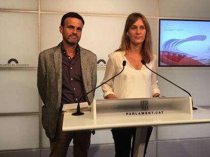 Jaume Asens y Jéssica Albiach en una rueda de prensa en el Parlament.