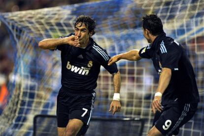 Raúl, instantes después de marcar contra el Zaragoza.
