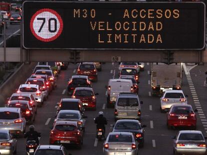 Reducci&oacute;n de la velocidad en la M-30 por la alta contaminaci&oacute;n.