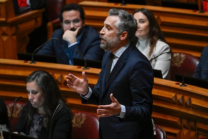 El líder socialista, Pedro Nuno Santos, interviene en el debate sobre Presupuestos del Estado de 2025 en la Asamblea de la República, en Lisboa. 