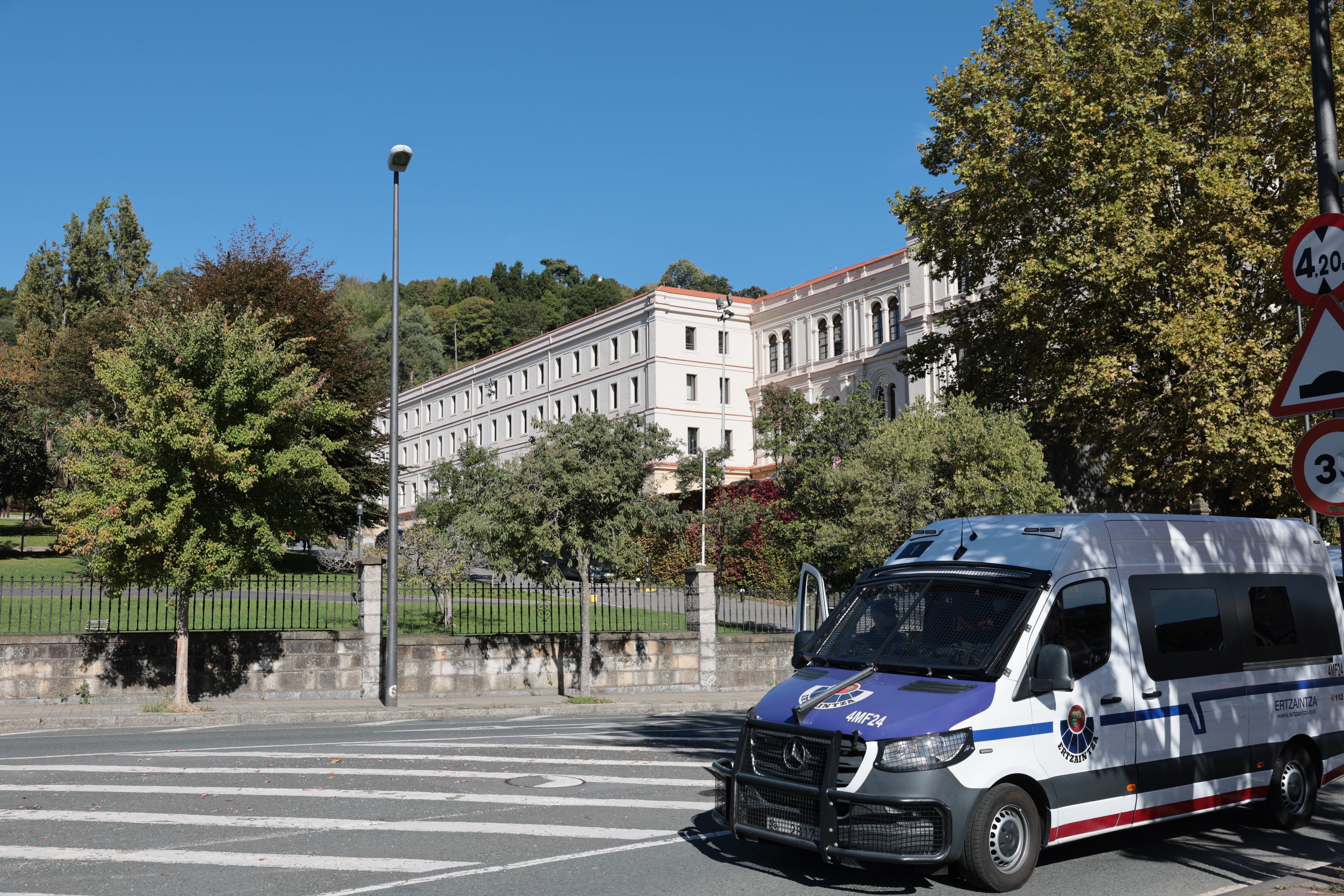 La Universidad de Deusto suspende su actividad en Bilbao por temor a incidentes en el acto de Vito Quiles