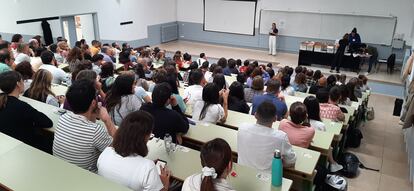 Una de las aulas en las que este sábado se han examinado aspirantes a ser funcionarios de la Generalitat, en Barcelona.