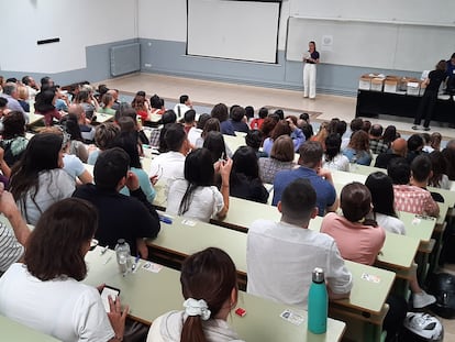 Una de las aulas en las que este sábado se han examinado aspirantes a ser funcionarios de la Generalitat, en Barcelona.