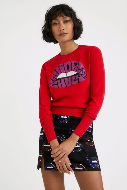 Dale a tus looks un chute extra de energía y positivismo con este jersey de Desigual y su icónico lema “la vida es chula”.

79,95€