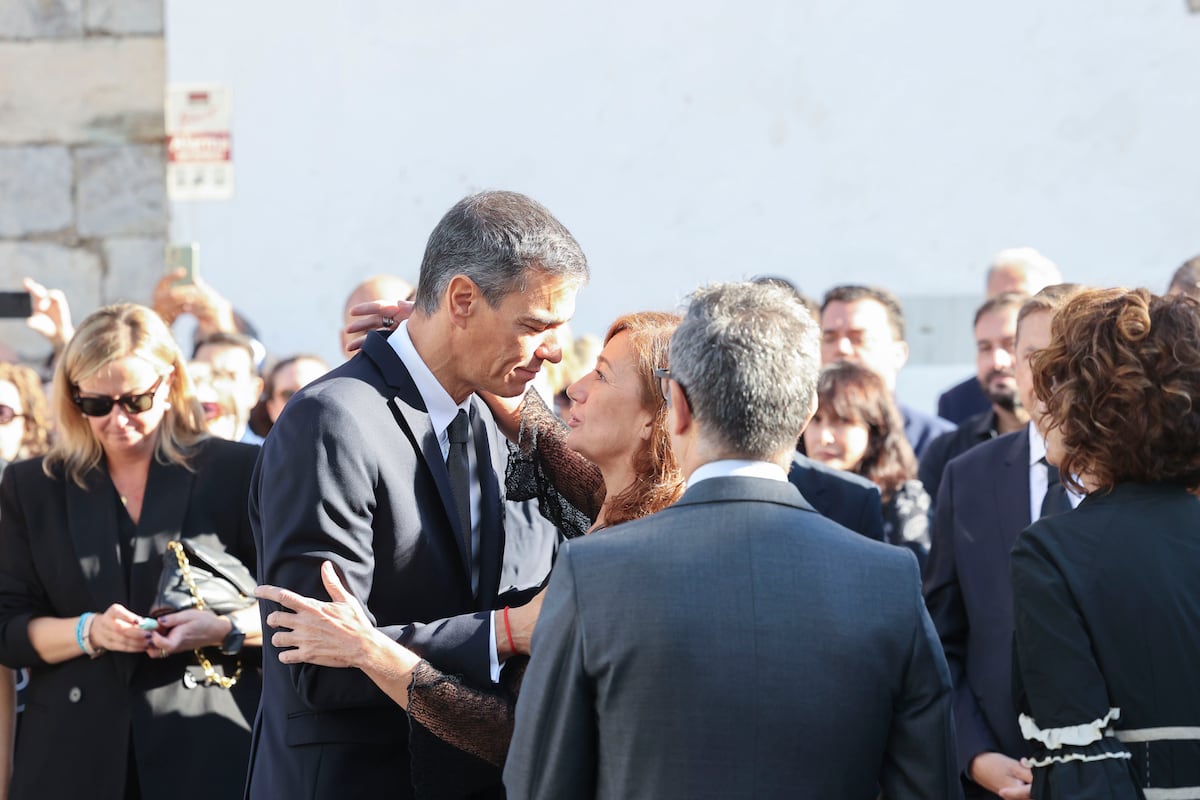 Sánchez ensalza el compromiso de Fernández Vara con la democracia, lo social y Extremadura