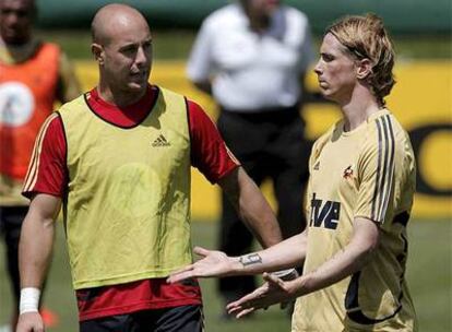 Reina y Torres, durante el entrenamiento de la selección española