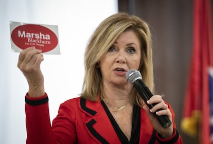 Esta republicana del ala más extrema puede ser la primera senadora de Tennessee, uno de los seis Estados que nunca ha tenido una representante en el Senado ni como gobernadora. Es muy crítica con algunos compañeros de su partido que, considera, “actúan como demócratas”. Apoya la construcción del muro en la frontera con México, las leyes contra la inmigración de Trump y el castigo a los jugadores de la liga de fútbol americano que se arrodillen cuando suena el himno. La candidata, de 66 años, ha tenido una larga trayectoria política pero Taylor Swift puede que la interrumpa. La estrella pop invitó a sus seguidores a no votar por Blackburn, lo que disparó los registros de votantes en los días siguientes.