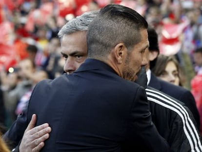 Simeone y Mourinho, durante el partido de ida. 