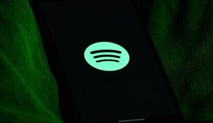 Spotify en un teléfono