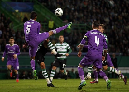 Varane en acción. 