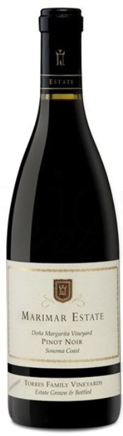 Lleva el sello de la bodeguera española Marimar Torres, afincada en California. El vino La Masía Pinot Noir 2017, del viñedo ecológico Don Miguel ­ –en recuerdo del patriarca de la saga Torres–, en Russian River Valle, en la región más fría y con más niebla del río Russian River, a solo 15 kilómetros del océano Pacífico. Plantado al estilo europeo, con 5.000 cepas por hectárea, produce bajos rendimientos y requiere intensa mano de obra. De fragantes aromas de cereza picota y frambuesa. En boca es aterciopelado, con largo final. Un vino de guarda. Precio: 44 euros.