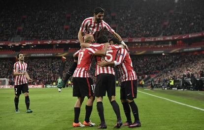 Algunos jugadores del Ahletic celebran un gol ante el Sassuolo. 