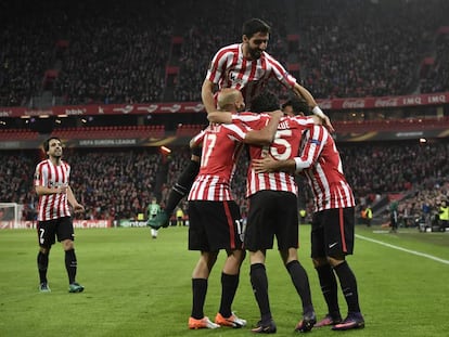 Algunos jugadores del Ahletic celebran un gol ante el Sassuolo.