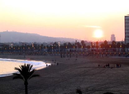 Atardecer en la playa de la Barceloneta