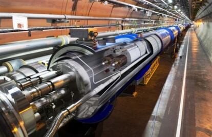 El LHC, con unos de los grandes imanes abiertos