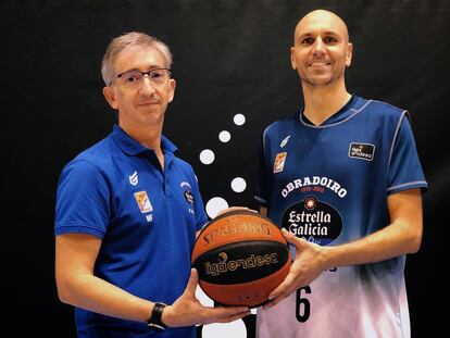 Moncho Fernández y Albert Oliver, en el pabellón Fontes do Sar de Santiago. OBRADOIRO