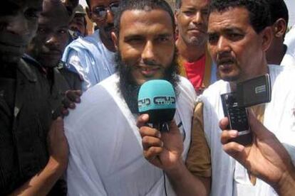 El jefe islamista Mohamed Elhacen Uld Dedaw, el domingo a su salida de la cárcel.