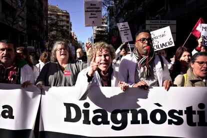 Protesta de profesionales sanitarios, este miércoles en Barcelona.