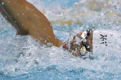 Ning Zetao nada la serie de los 100 metros libres masculinos.