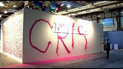 En el año 2012, El País invitó a diferentes artistas urbanos a exponer dentro de su espacio en ARCOmadrid. Spok o Sixeart fueron algunos de los nombres que allí mostraron sus obras, pero con la feria ya abierta, uno de los artistas, Neko, realizó una intervención ilegal que salió en todos los informativos del día. Cogió un extintor repleto de pintura de color rosa y pintó la palabra 'Crisis' en las paredes del stand en apenas unos minutos. Se ponía así de manifiesto el ideario natural de este artista de la calle, cuya obra es más natural de los espacios abiertos que de las grandes muestras de arte. Lo mejor del vídeo fue el público atónito que estaba alrededor y la ya frase mítica del empleado de seguridad de la feria: “A ver, a ver, patrulla, patrulla del ocho”.