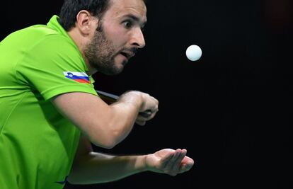 Bojan Tokic (Eslovenia) realiza un lanzamiento durante la ronda masculina de clasificación individual en los Juegos Olímpicos de Río 2016.