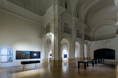 Vista de la Sala Verónicas, con varias piezas de la artista Rosell Meseguer.