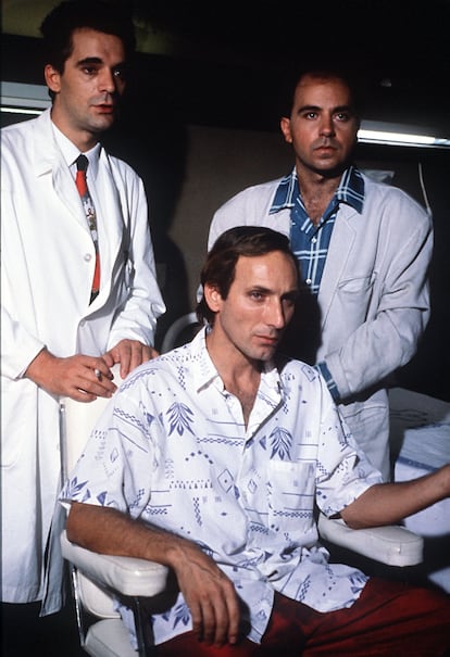 Desde la izquierda, Agustín Almodóvar, Eusebio Poncela y Nacho Martínez, en una imagen promocional sin datar de la película 'La Ley del Deseo', de Pedro Almodóvar.