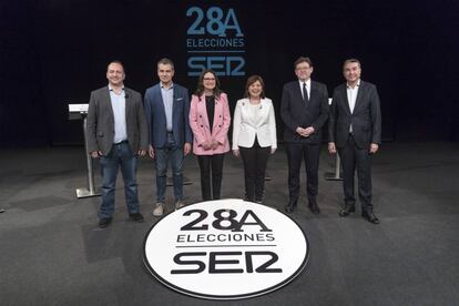 Rubén Martínez Dalmau, Toni Cantó, Mónica Oltra, Isabel Bonig y Ximo Puig, junto al moderador, el periodista Bernardo Guzman.