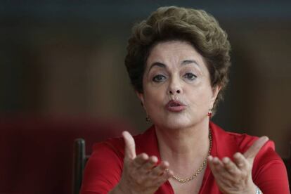 Dilma durante conferência de imprensa