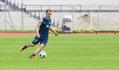 Abraham durante un entrenamiento con Pumas