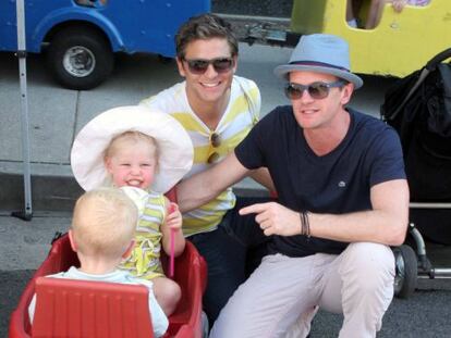 Neil Patrick Harris y su marido, David Burtka con sus hijos mellizos.