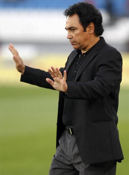 Hugo Sánchez, técnico del Almería, durante el partido ante el Deportivo.