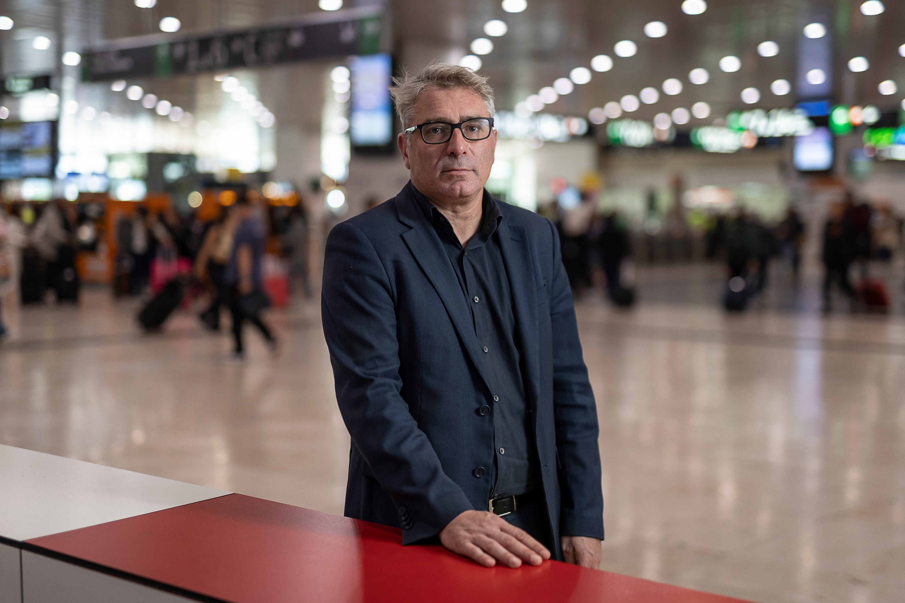 Antonio Carmona, director de Rodalies Renfe, este lunes en el vestíbulo de la estación de Sants de Barcelona.