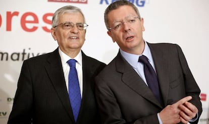 Alberto Ruiz Gallardón y el Fiscal general del Estado, Eduardo Torres-Dulce, el pasado abril.