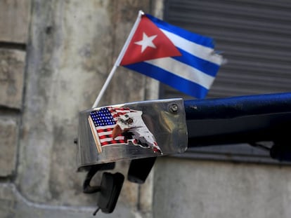Banderas de Cuba y EE UU en La Habana.