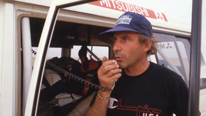 René Metge, en Argelia, preparando el París-Dakar de 1987.