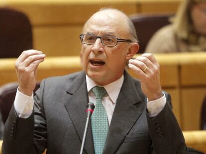 El ministro de Hacienda, Crist&oacute;bal Montoro, esta tarde en el pleno del Senado.