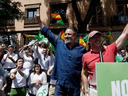 El presidente de Vox, Santiago Abascal, y el candidato del partido a las europeas, Jorge Buxadé, el pasado 26 de mayo en un mitin en Valencia.