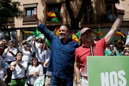 El presidente de Vox, Santiago Abascal, y el candidato del partido a las europeas, Jorge Buxadé, el pasado 26 de mayo en un mitin en Valencia.