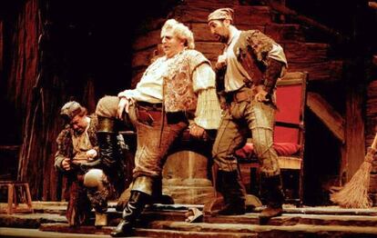 Joan Pons, como Falstaff, en una representación de la ópera de Verdi en el teatro Campoamor de Oviedo en 1997.