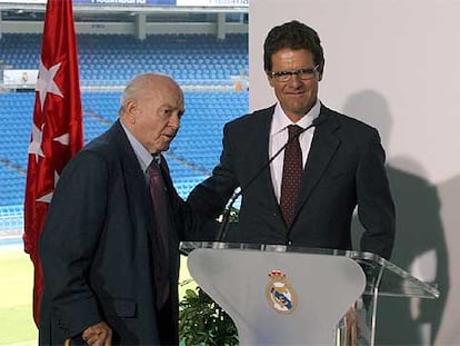 Alfredo di Stéfano, con Fabio Capello durante su presentación como nuevo técnico.