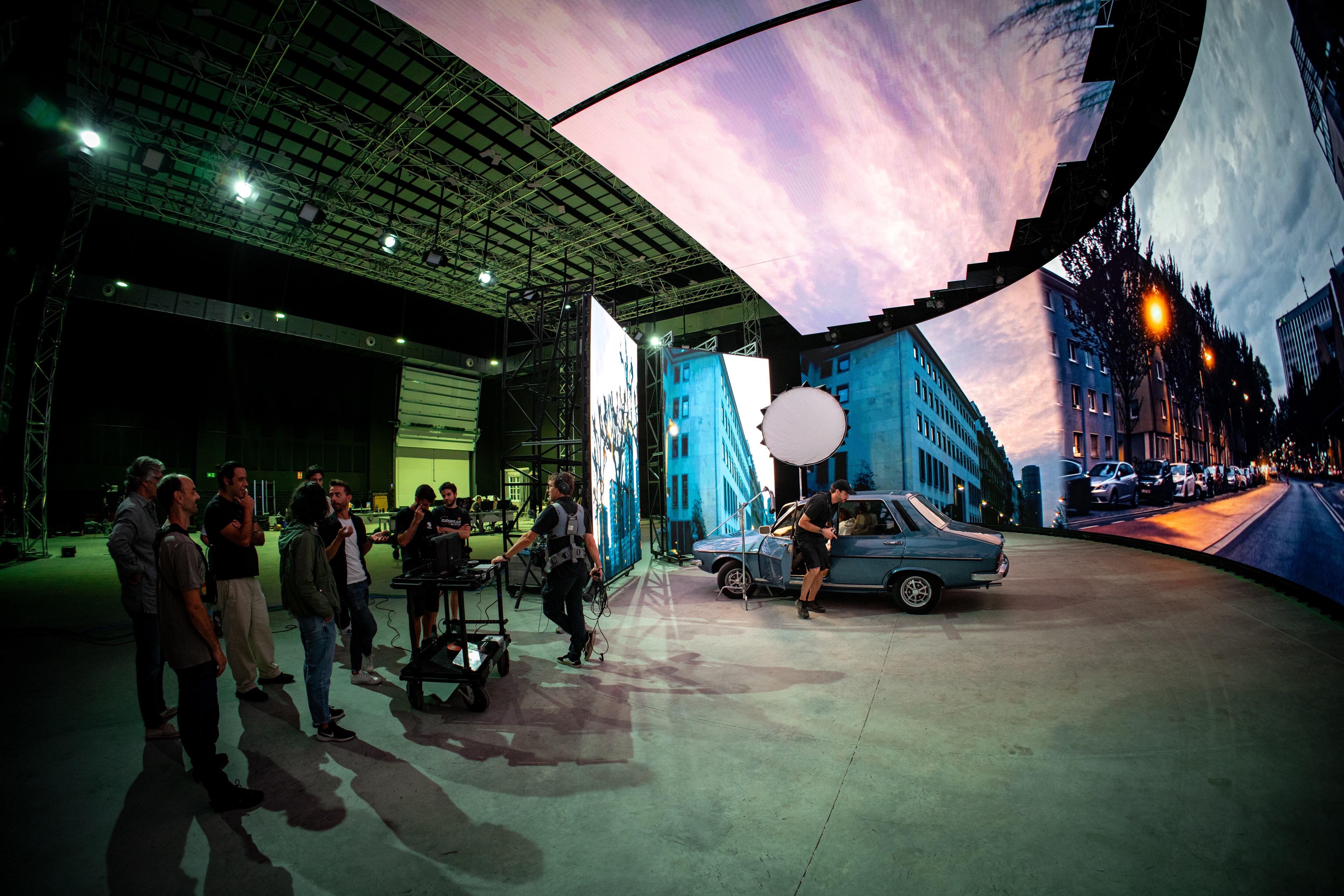 Imágenes de un rodaje en el muro LED del plató inmersivo.