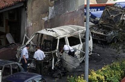 Estado en el que quedó la furgoneta del concejal José Javier Múgica, asesinado en Letza en la mañana del sábado.